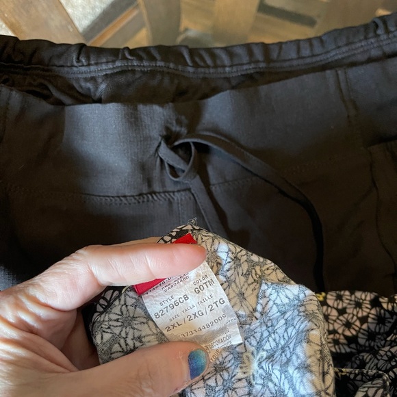 Scrubs Set - Picture 2 of 2